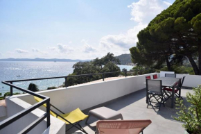 Top of house with sea view 50m from the beach